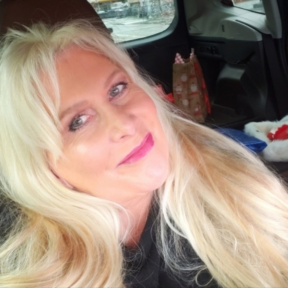 Meet your Posher, Cheryl - Picture 2 of 13